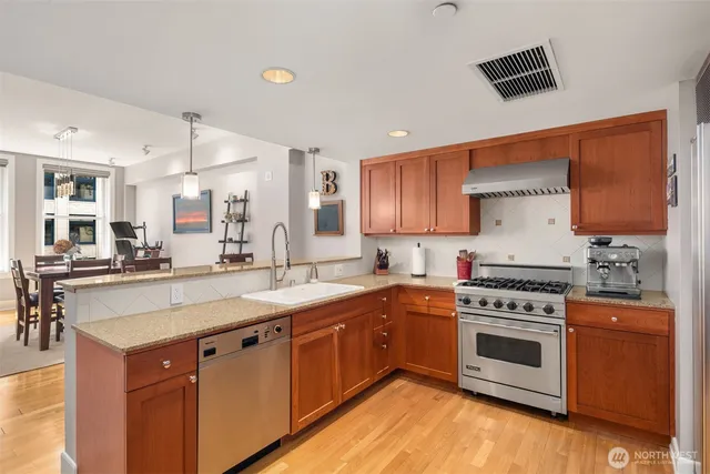 $699,000 | 1500 4th Avenue, Unit 804, Seattle, WA 98101