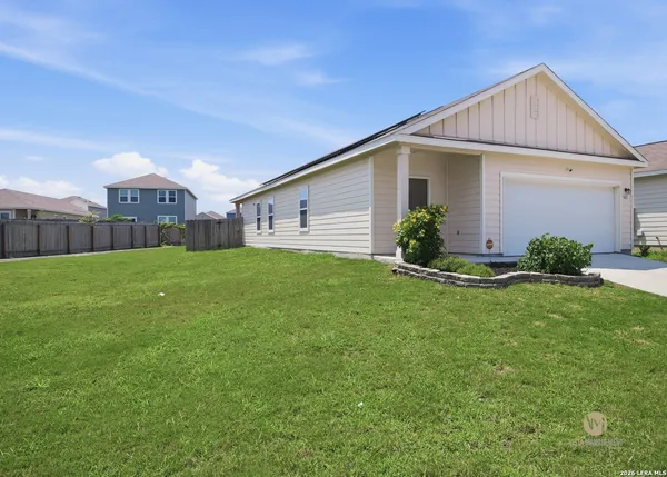 $1,700 | 5625 Pearl Meadow, Converse, TX 78109