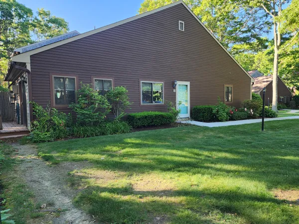 $350,000 | 10 Round House Road, Unit 10, Buzzards Bay, MA 02532