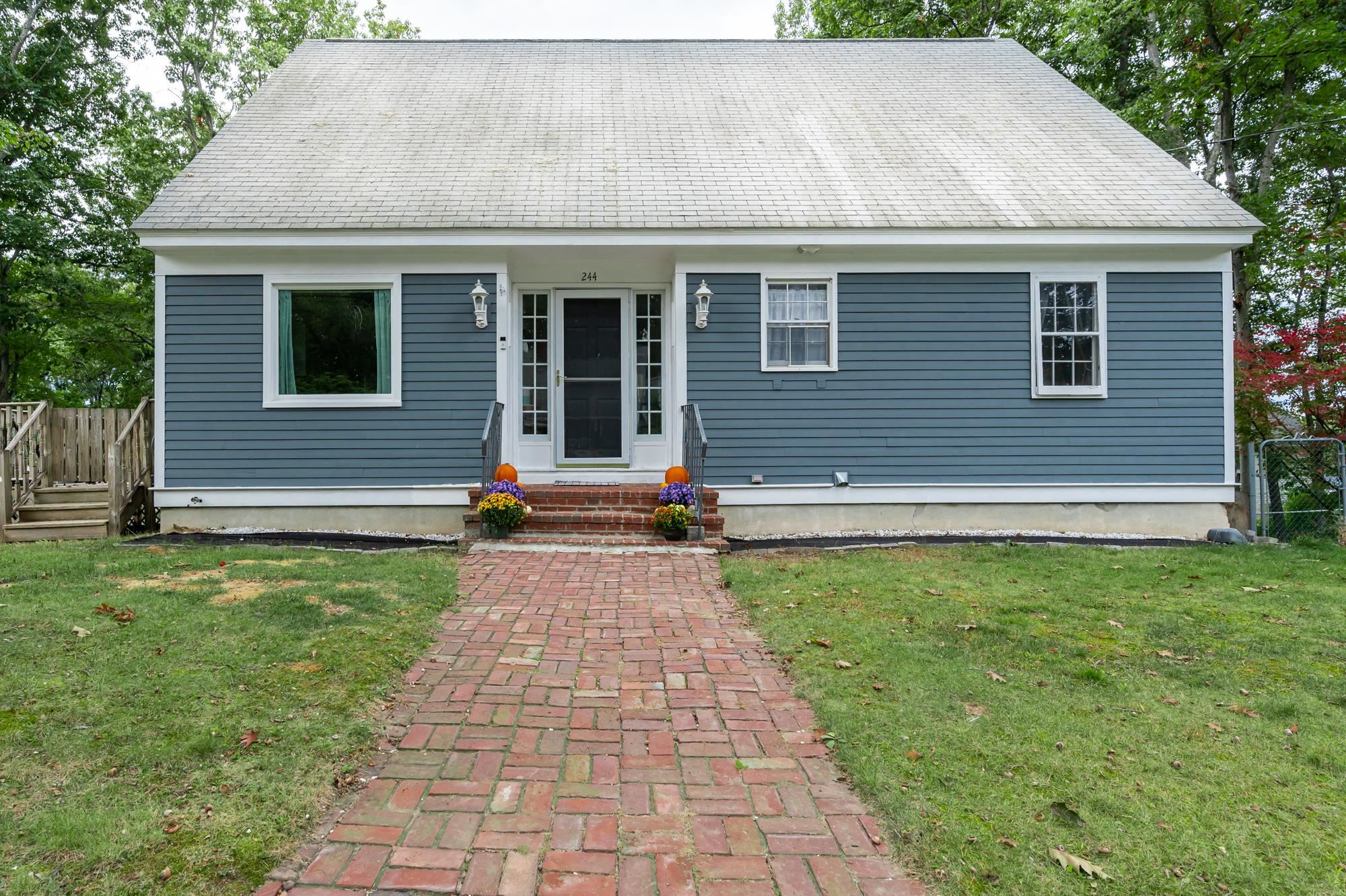 244 Hillhaven Road Manchester, NH 03104 - Photo 2 of 35