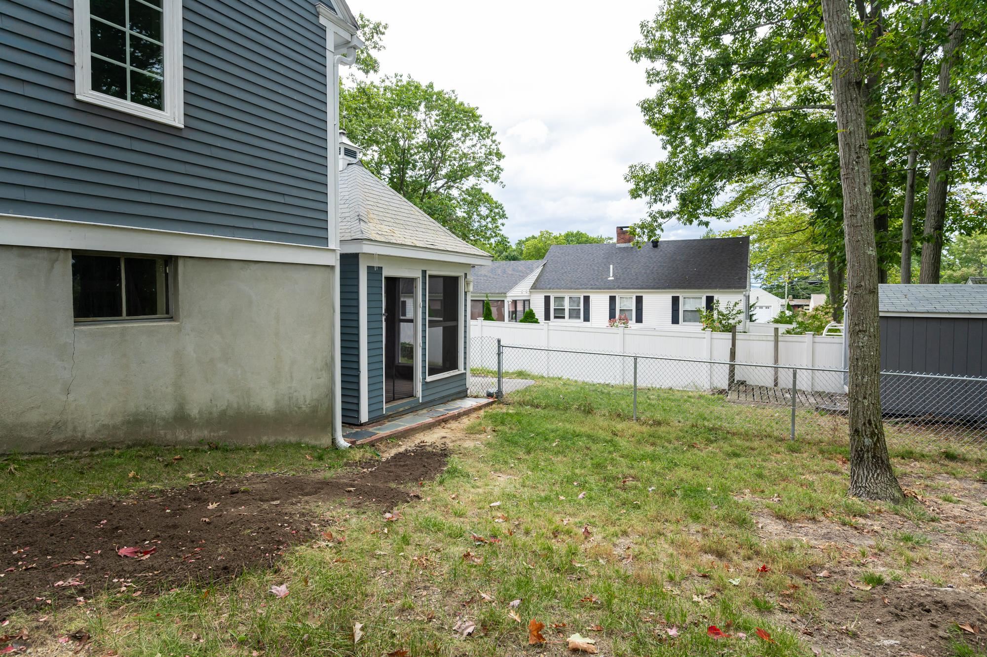 244 Hillhaven Road Manchester, NH 03104 - Photo 22 of 35