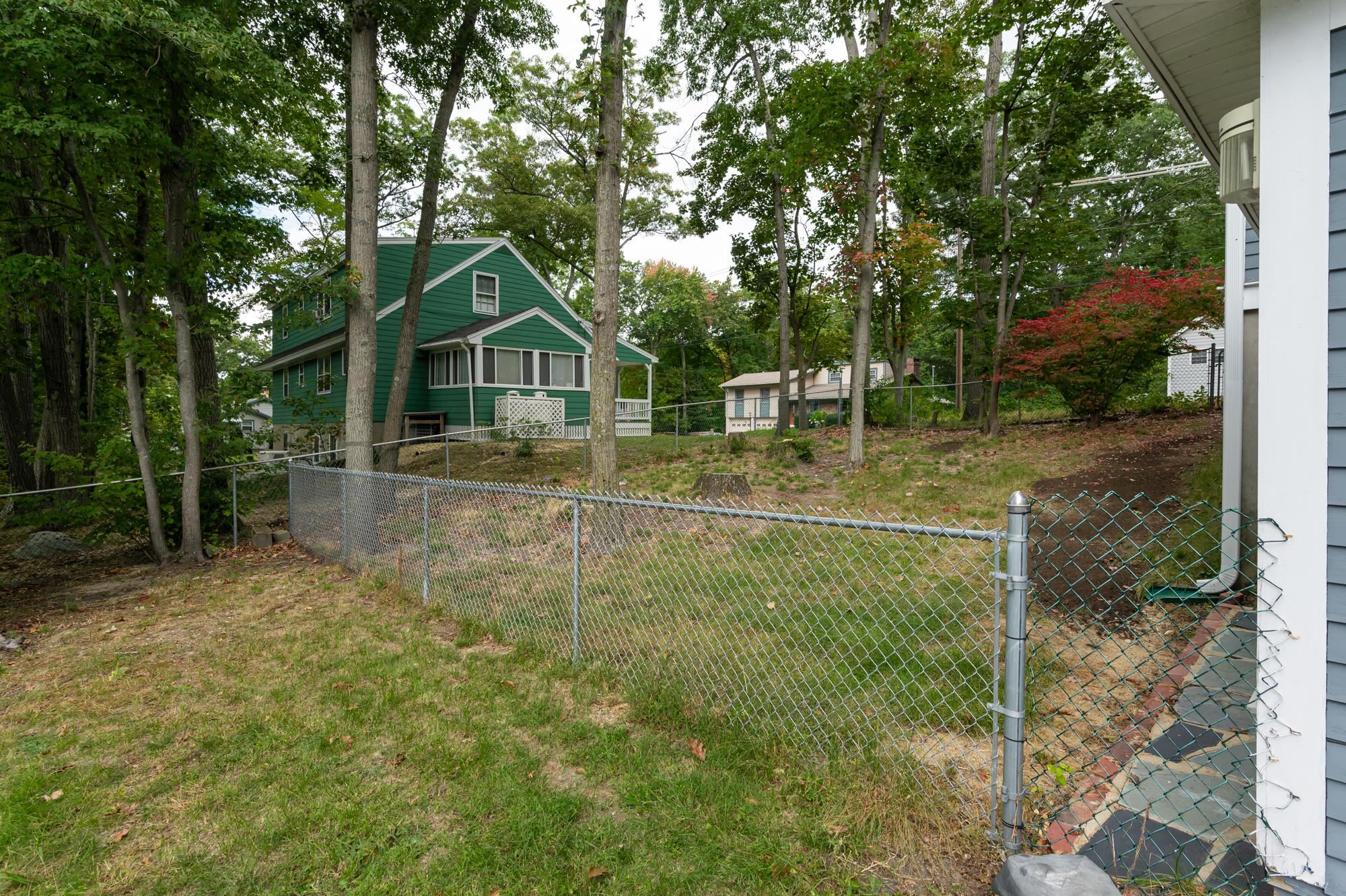 244 Hillhaven Road Manchester, NH 03104 - Photo 23 of 35