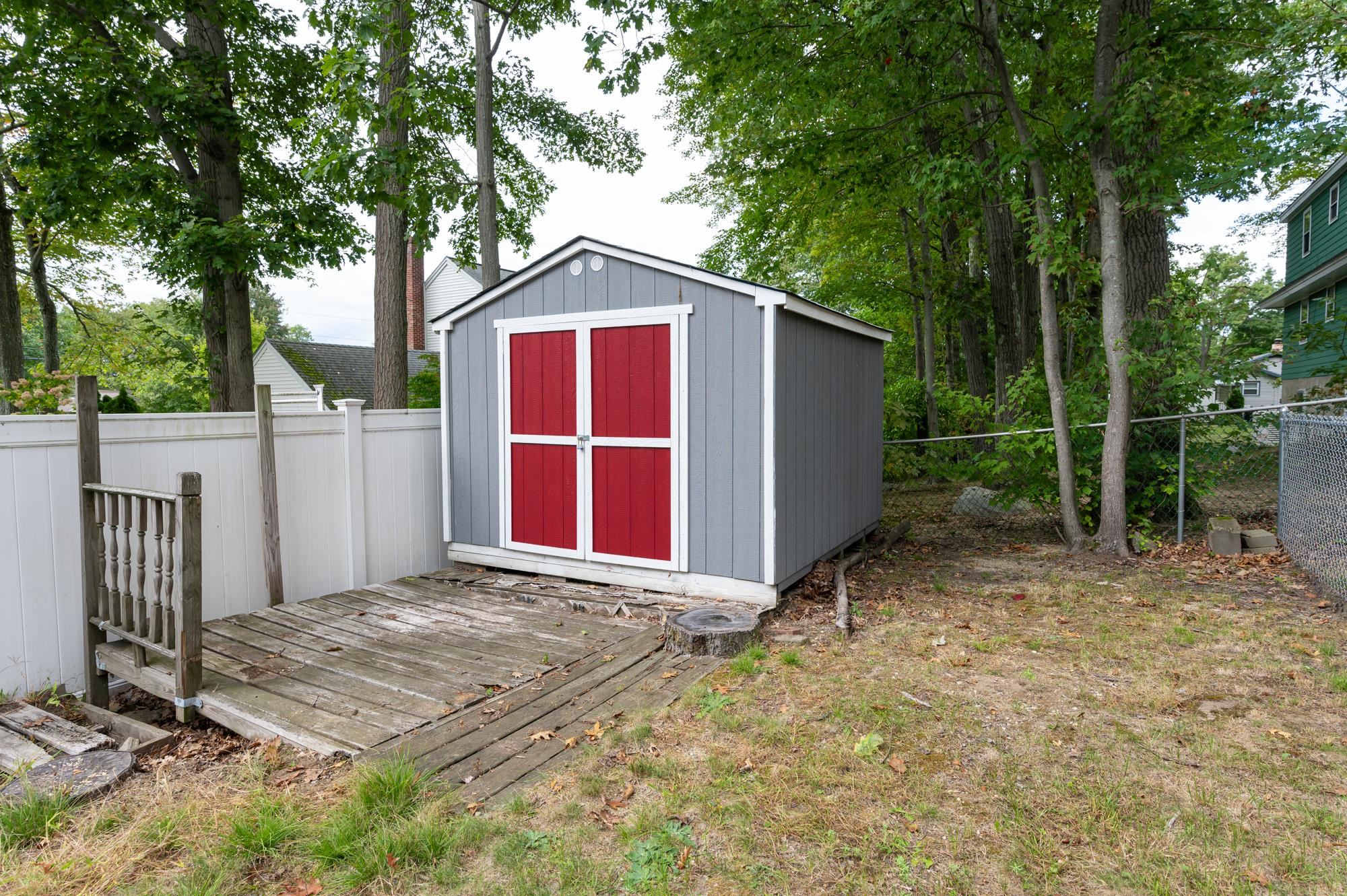 244 Hillhaven Road Manchester, NH 03104 - Photo 25 of 35