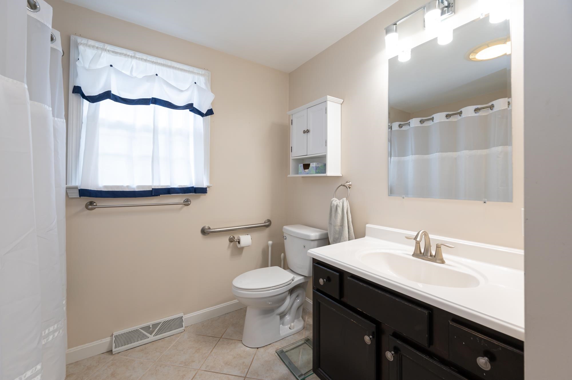 244 Hillhaven Road Manchester, NH 03104 - Photo 10 of 35