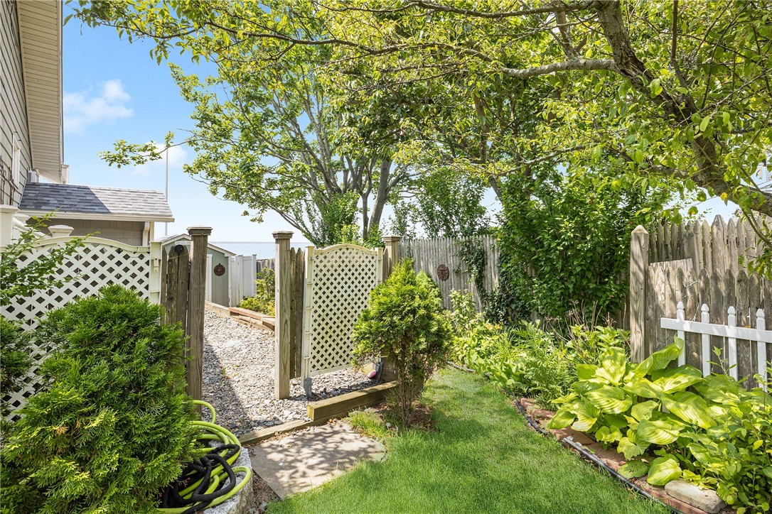 35 Brookwood Road Bristol, RI 02809 - Photo 15 of 48