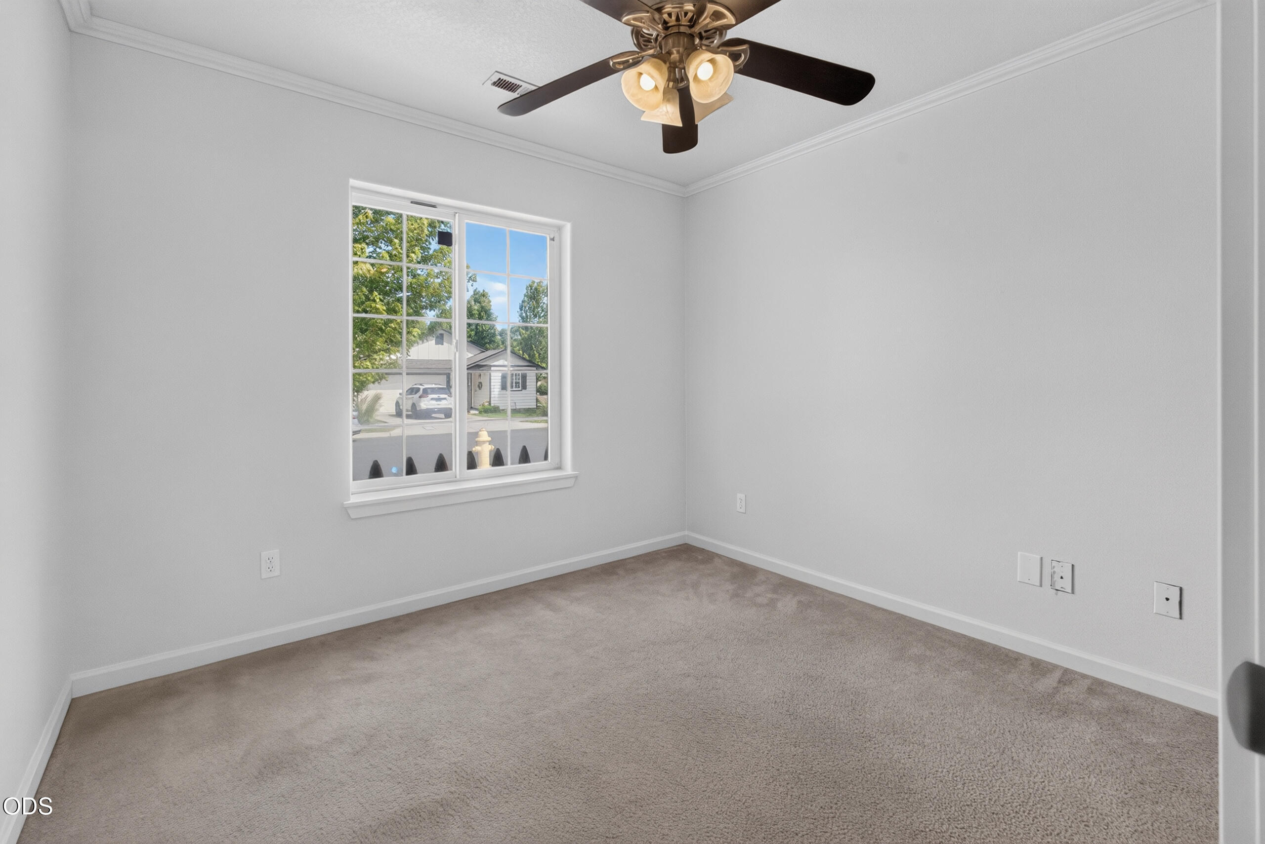 339 Southwest 29th Street Redmond, OR 97756 - Photo 6 of 34
