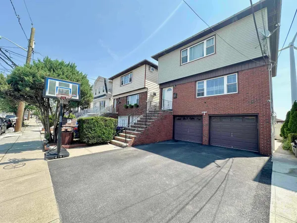 $2,350 | 56 Isabella Avenue, Unit 2, Bayonne, NJ 07002