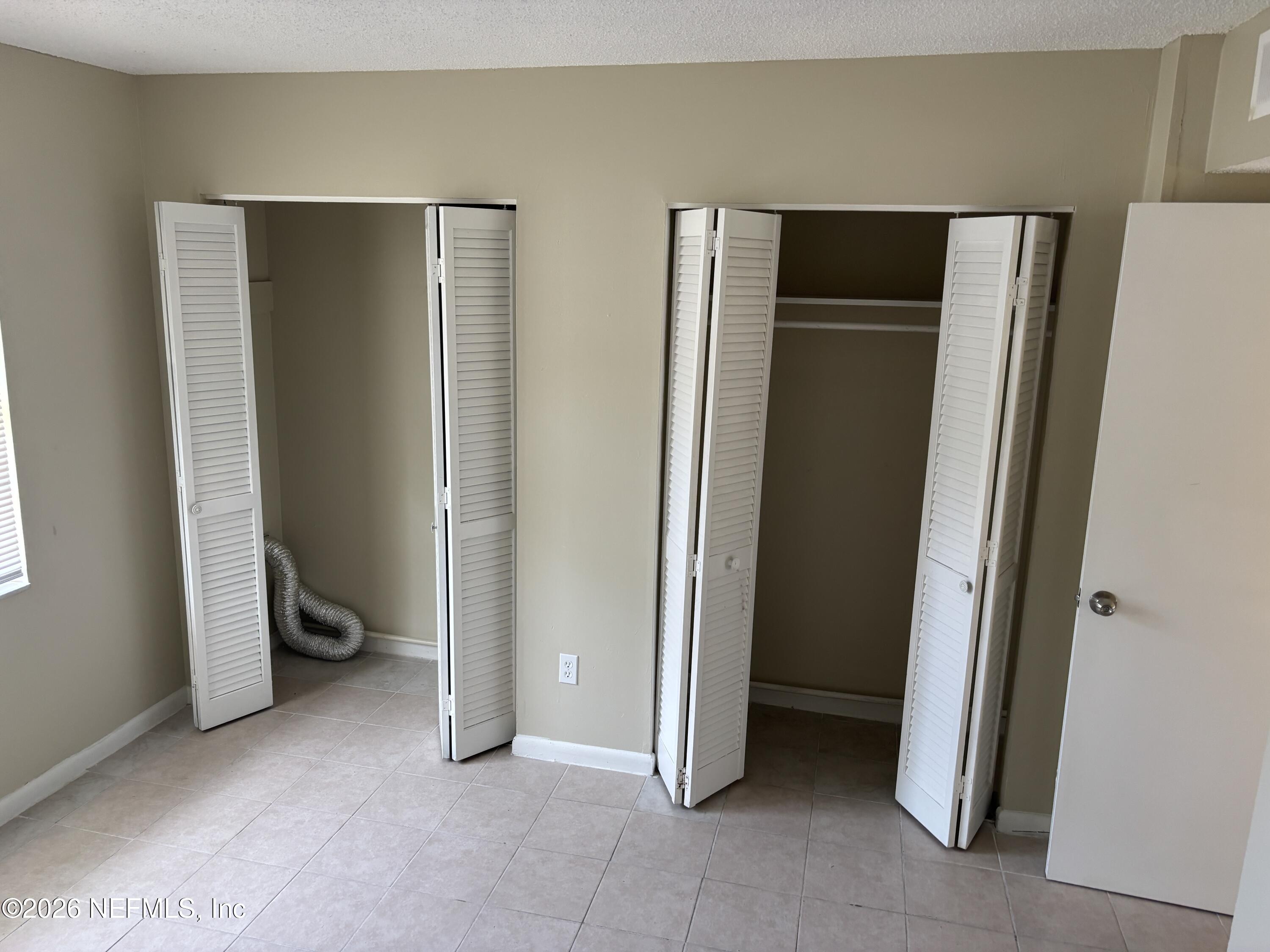 1515 Pullen Road, Unit 4 Jacksonville, FL 32216 - Photo 12 of 14 a view of room with refrigerator and tub