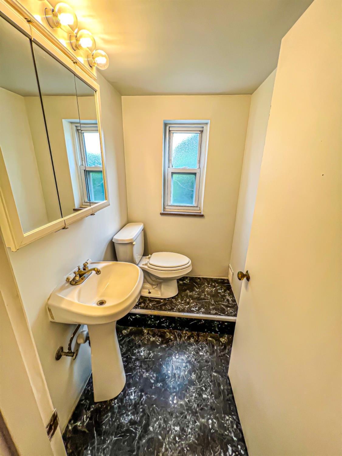 2958 Diehl Road Cincinnati, OH 45211 - Photo 12 of 18 Gallery Image 12