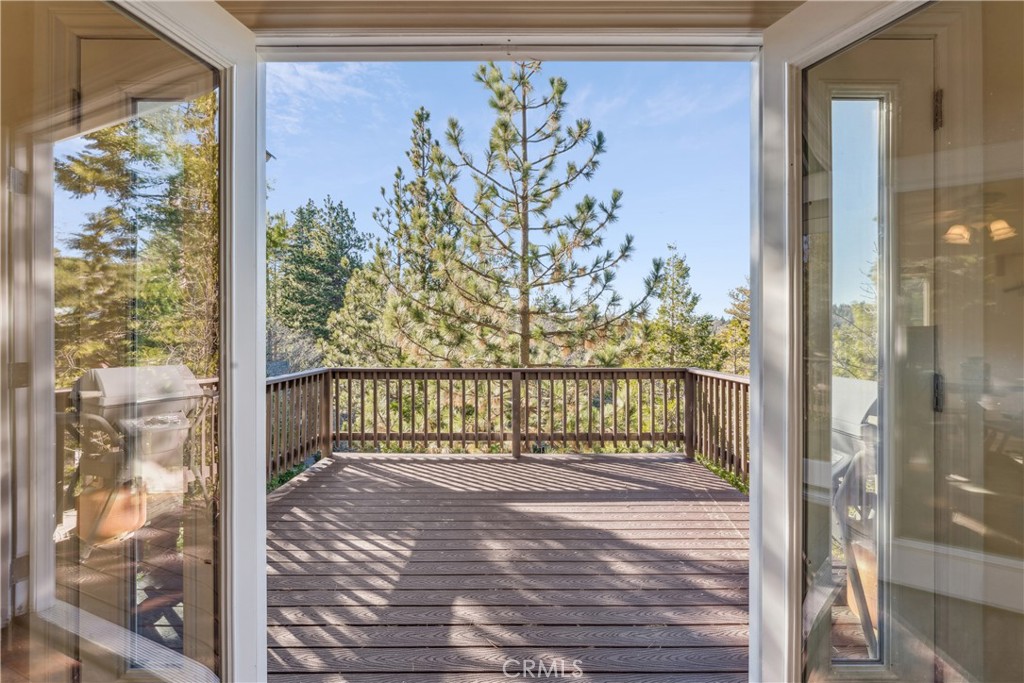 305 Summit Road Lake Arrowhead, CA 92352 - Photo 16 of 47