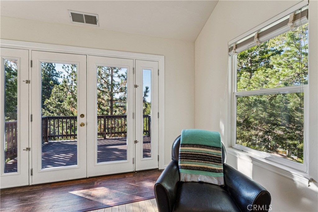 305 Summit Road Lake Arrowhead, CA 92352 - Photo 8 of 47