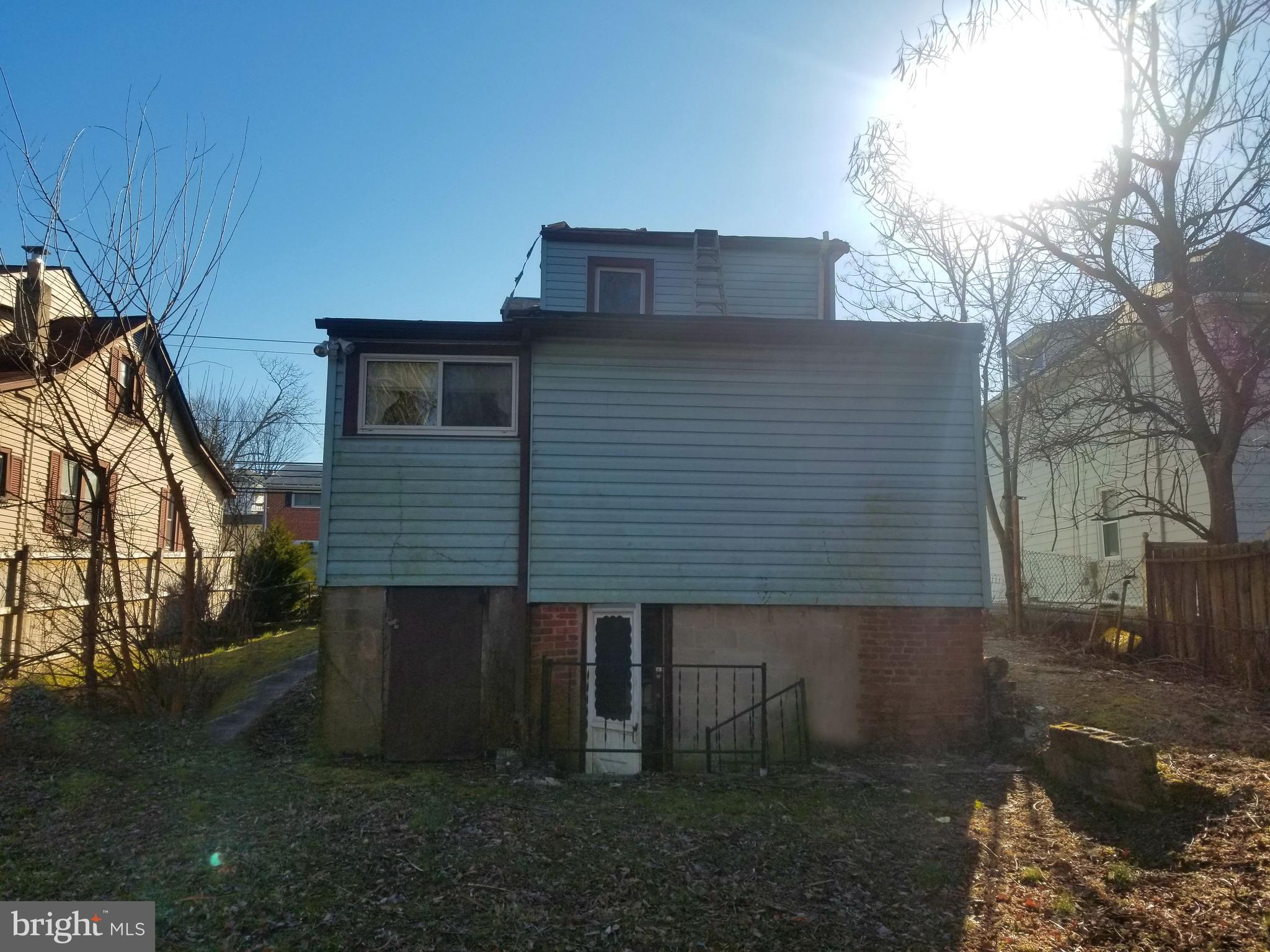 513 North Point Road Baltimore, MD 21224 - Photo 4 of 10 Rear