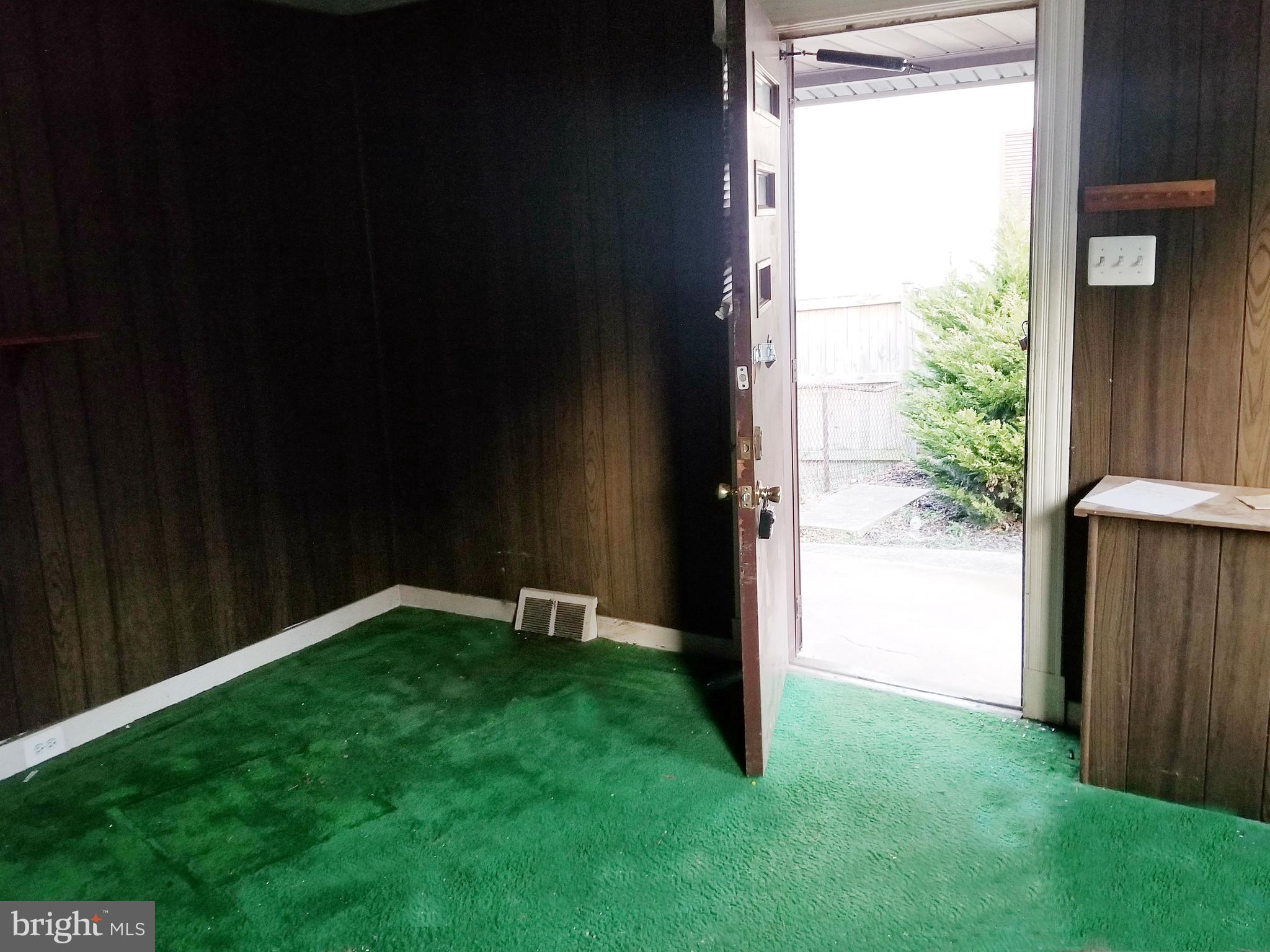 513 North Point Road Baltimore, MD 21224 - Photo 8 of 10 Interior