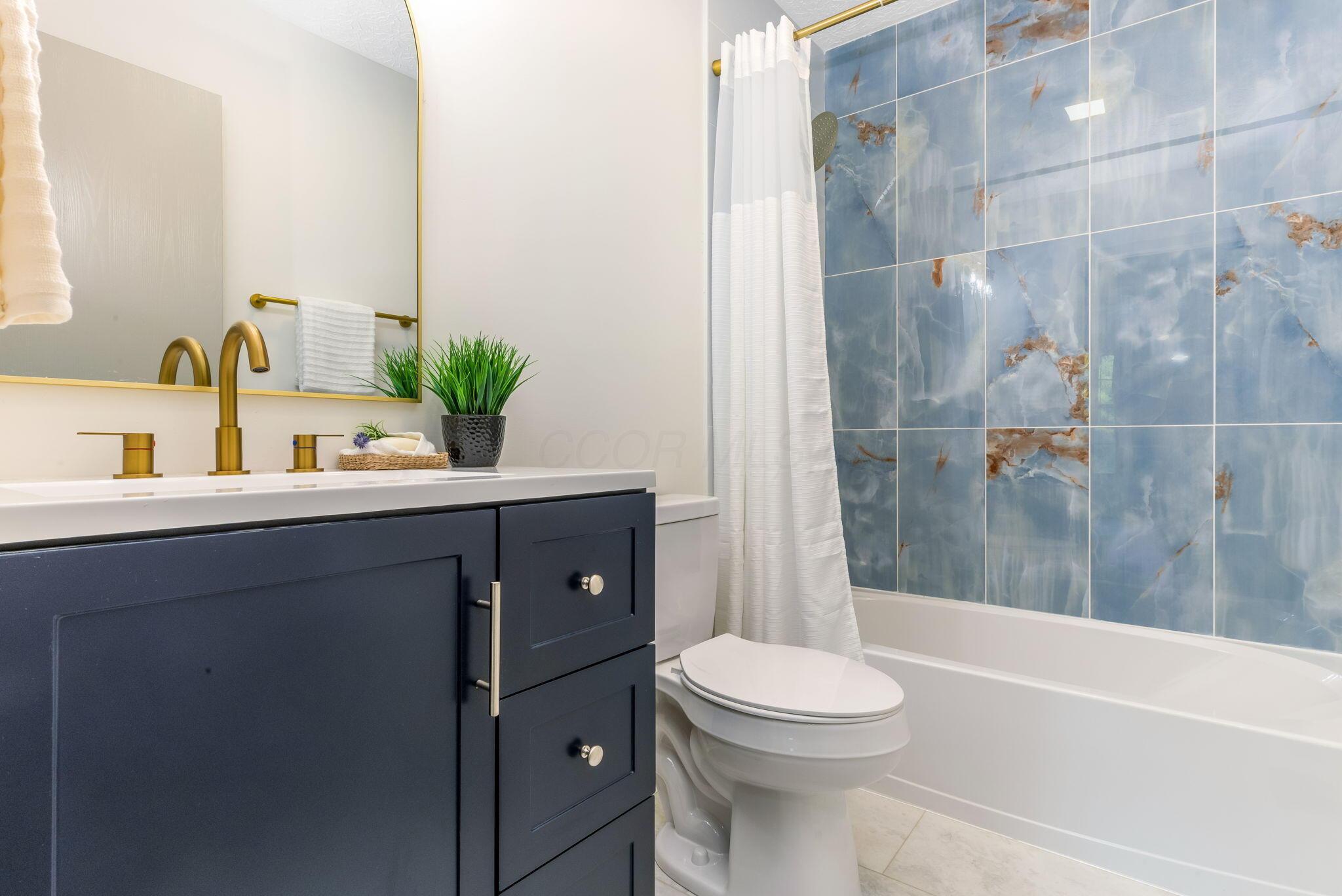 164 Greenbank Road Columbus, OH 43230 - Photo 31 of 46 Full Bathroom