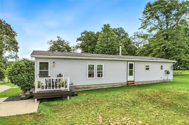 a view of a house with a backyard