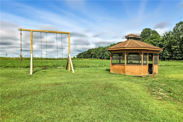 a view of a house with a backyard