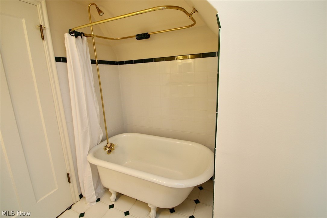 2591 Charney Road Cleveland, OH 44118 - Photo 19 of 25 Gallery Image 19