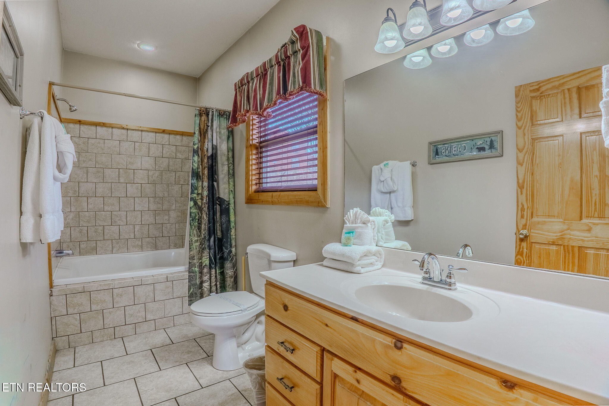 4170 Chamberlain Lane Sevierville, TN 37862 - Photo 18 of 53 16-web-or-mls-_DSC4786-HDR