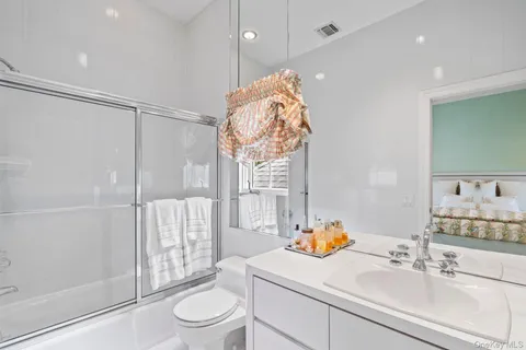 $3,950,000 | 8 High Meadow Court, Glen Head, NY 11545