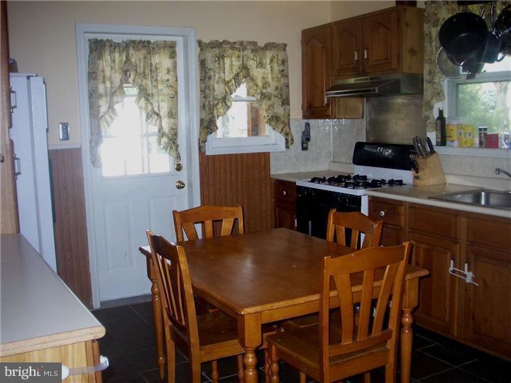 321 Lilac Lane Delanco, NJ 08075 - Photo 4 of 6 Kitchen