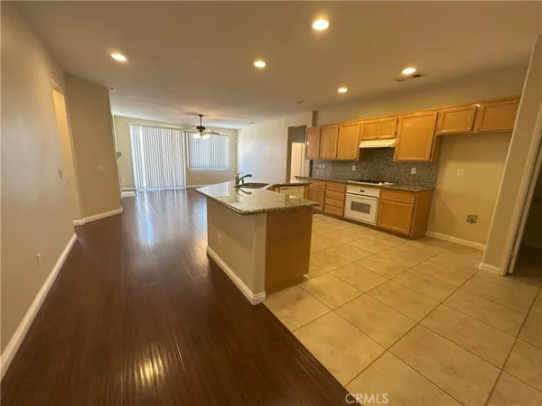 $2,400 | 13352 Pleasant View Street, Oak Hills, CA 92344