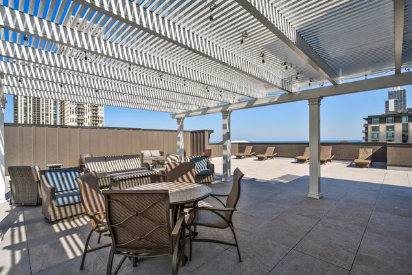 $4,595 | 159 West North Avenue, Unit 201, Chicago, IL 60610