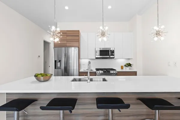 $4,595 | 159 West North Avenue, Unit 201, Chicago, IL 60610