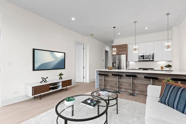 $4,595 | 159 West North Avenue, Unit 201, Chicago, IL 60610