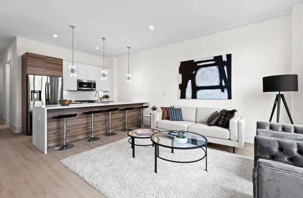 $4,595 | 159 West North Avenue, Unit 201, Chicago, IL 60610