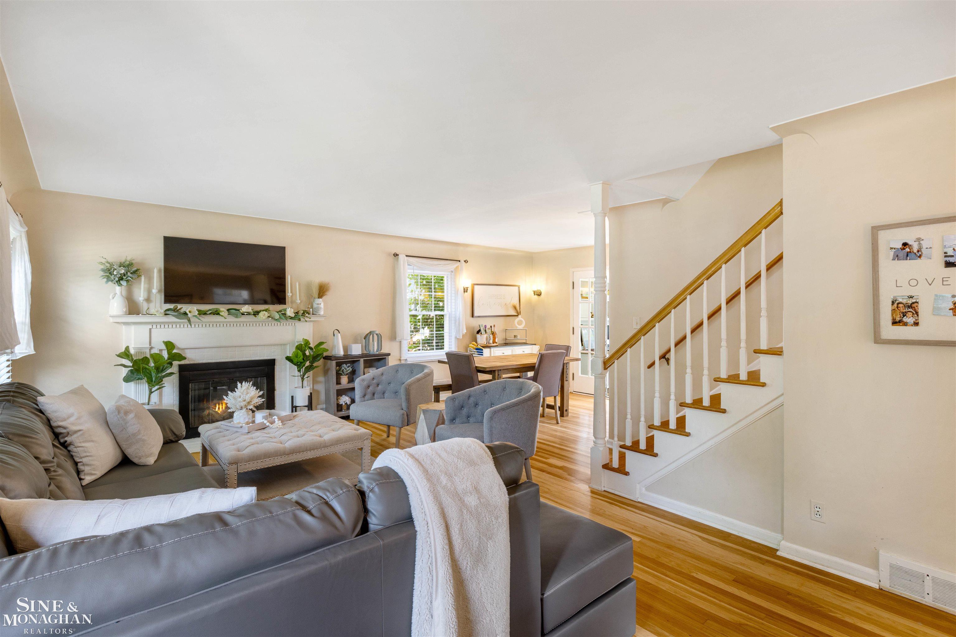 252 Kerby Road Grosse Pointe, MI 48236 - Photo 2 of 40 50146162-7c5a31fd-a257-4462-829d-af1848be61e8.JPG