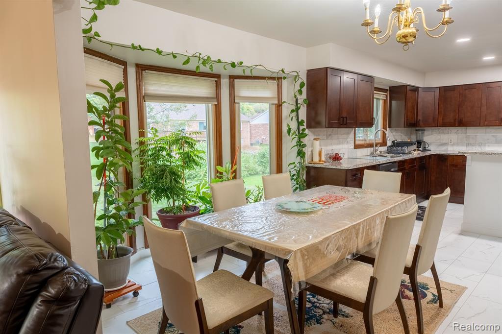 286 Union Drive Rochester Hills, MI 48307 - Photo 5 of 35