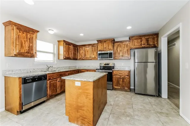 $2,305 | 19119 Corbyn Lane, Smithville, MO 64089