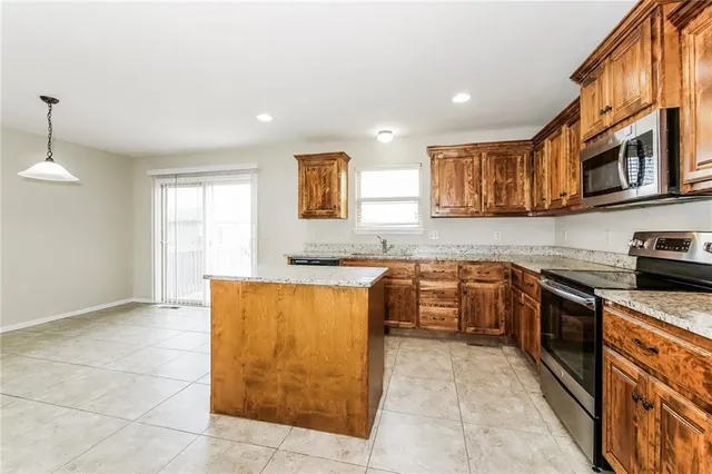 $2,305 | 19119 Corbyn Lane, Smithville, MO 64089