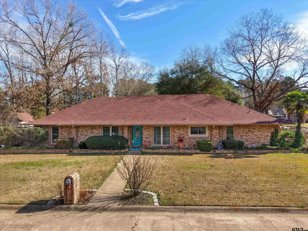 $324,900 | 306 Pueblo Drive, Gilmer, TX 75644