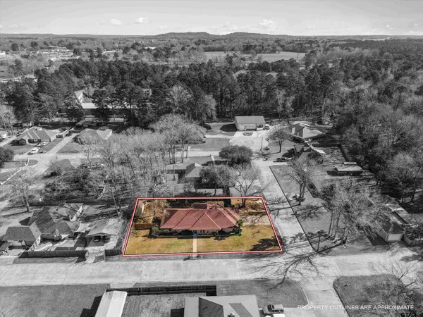 $324,900 | 306 Pueblo Drive, Gilmer, TX 75644