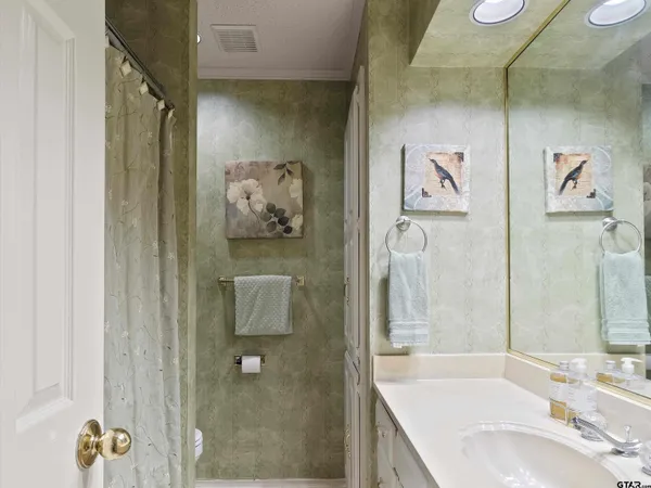 $324,900 | 306 Pueblo Drive, Gilmer, TX 75644