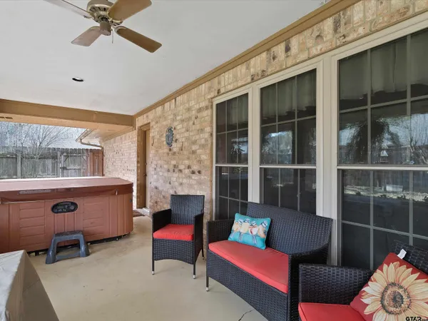 $324,900 | 306 Pueblo Drive, Gilmer, TX 75644