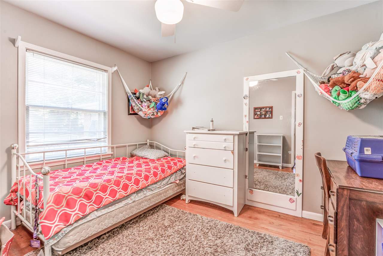 1422 Wilbec Road Memphis, TN 38117 - Photo 14 of 22 a bedroom with a bed and a window