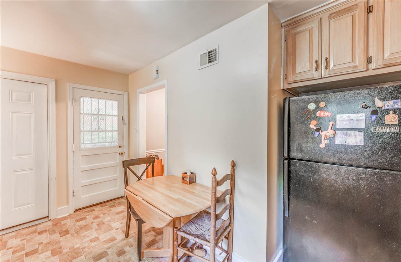 1422 Wilbec Road Memphis, TN 38117 - Photo 7 of 22 a dining room with furniture and window