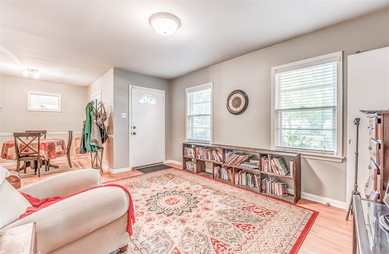 1422 Wilbec Road Memphis, TN 38117 - Photo 10 of 22 a bedroom with furniture and a window