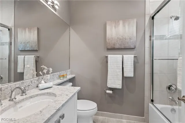 a view of entryway with a potted plant