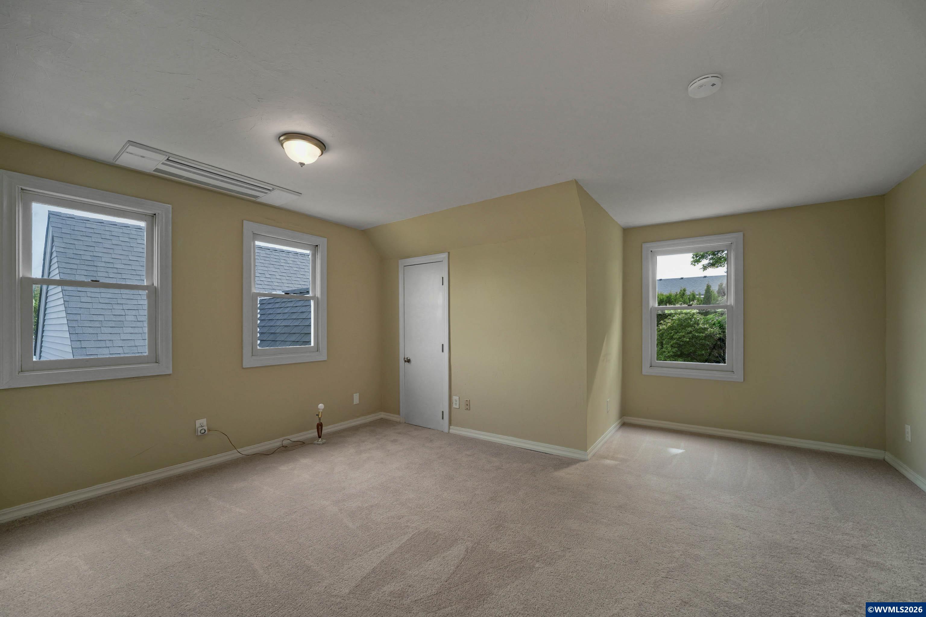 220 Northwest Downy Drive Sublimity, OR 97385 - Photo 33 of 47 an empty room with windows