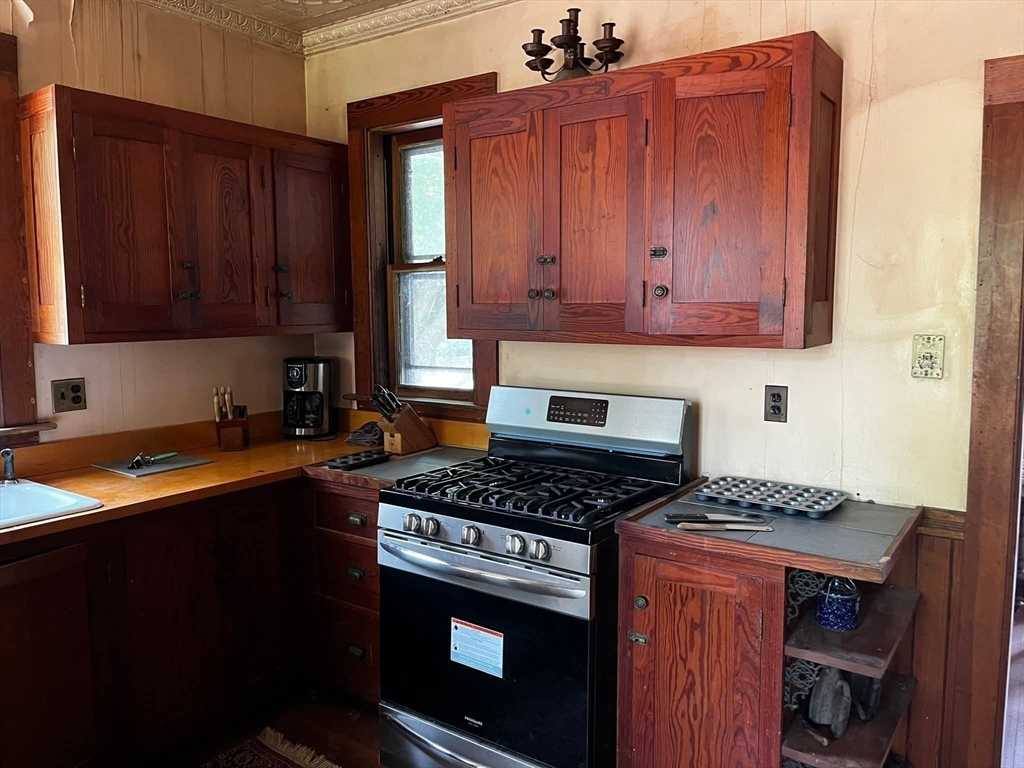 107 Riverside Drive Northampton, MA 01062 - Photo 9 of 42 Gallery Image 9