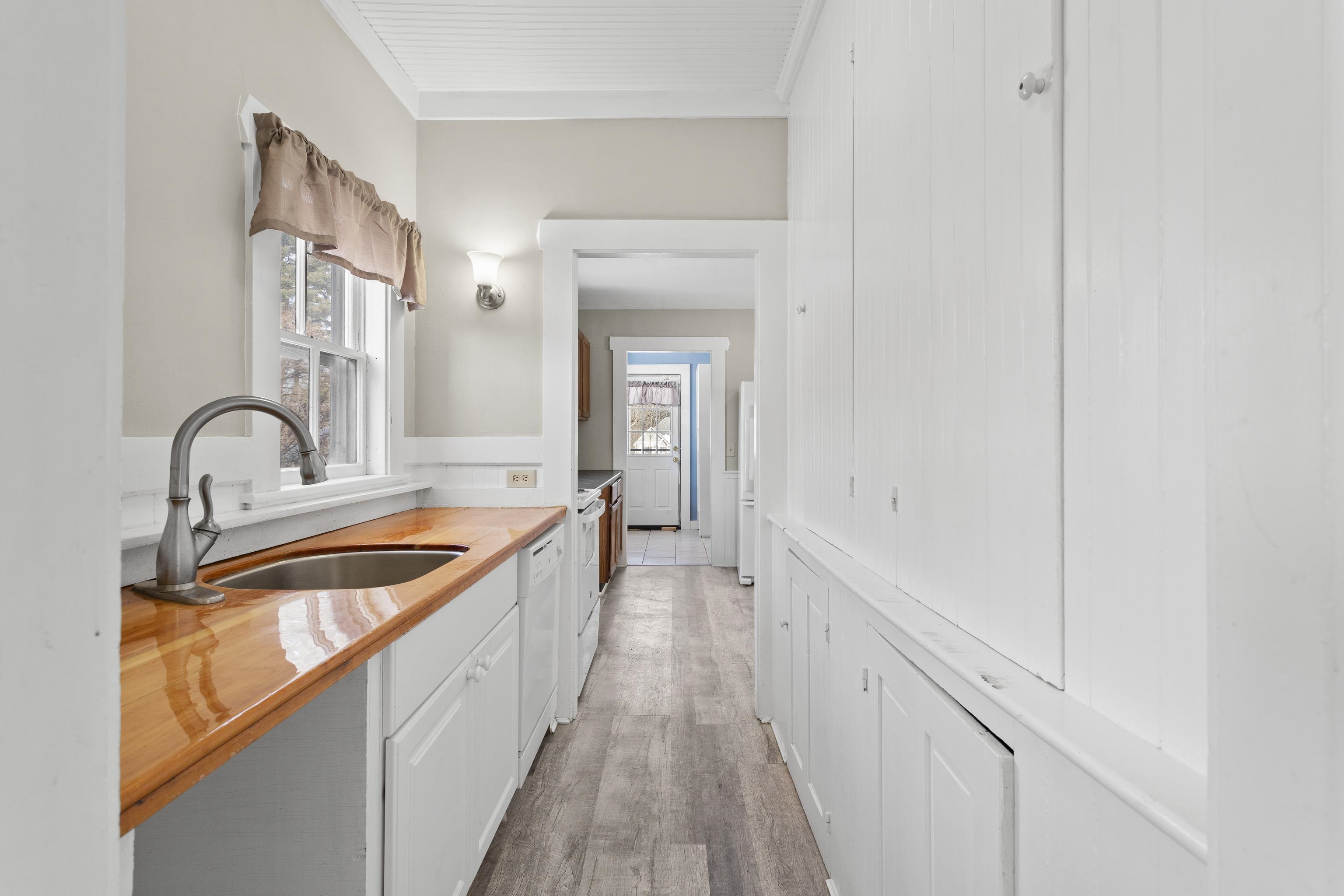 28 Back River Road Dover, NH 03820 - Photo 9 of 58