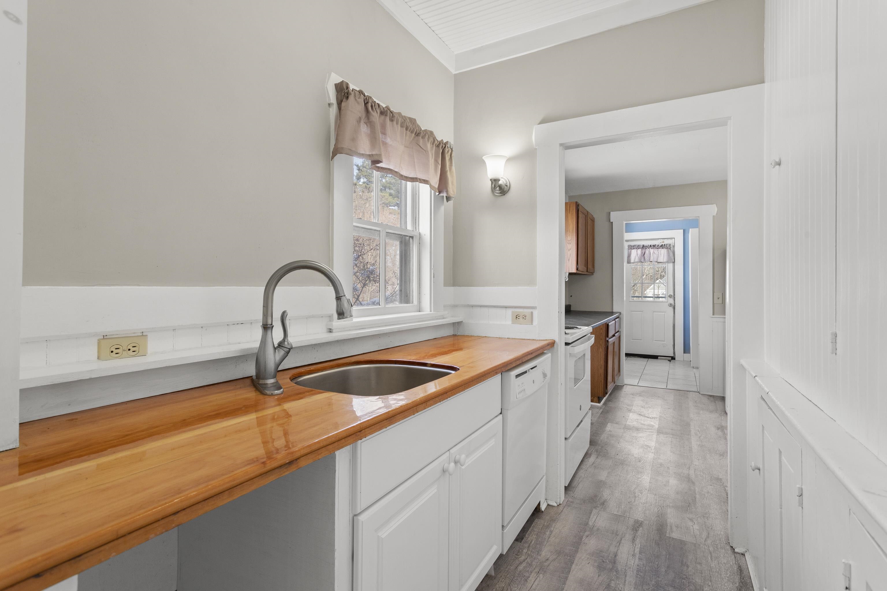 28 Back River Road Dover, NH 03820 - Photo 10 of 58