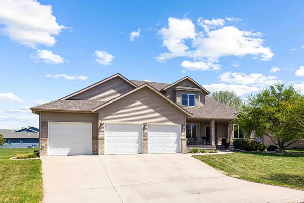 $579,900 | 854 32nd Street South, Moorhead, MN 56560