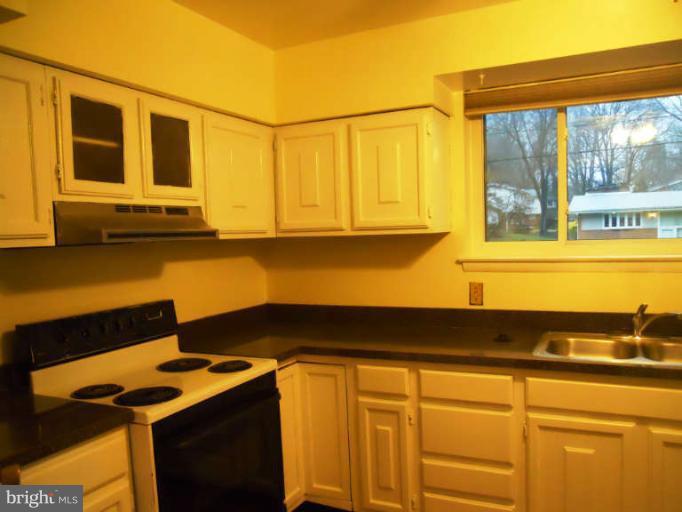 804 Kenbrook Drive Silver Spring, MD 20902 - Photo 5 of 30 Kitchen