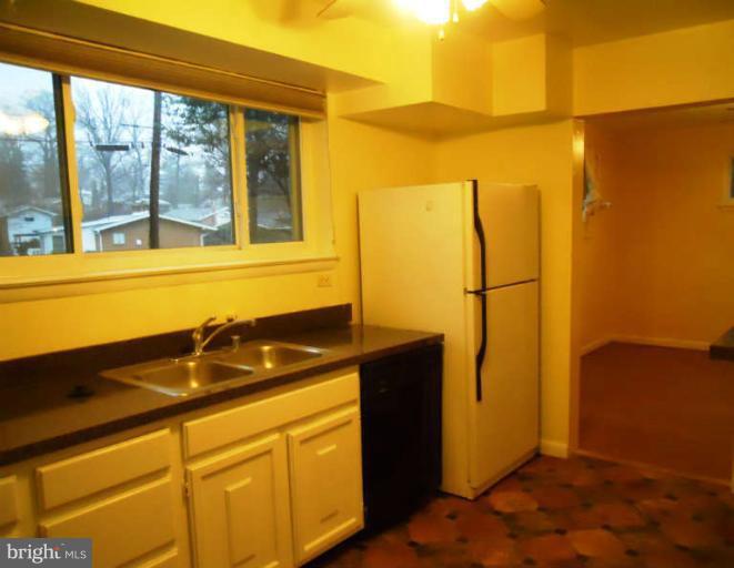 804 Kenbrook Drive Silver Spring, MD 20902 - Photo 8 of 30 Kitchen