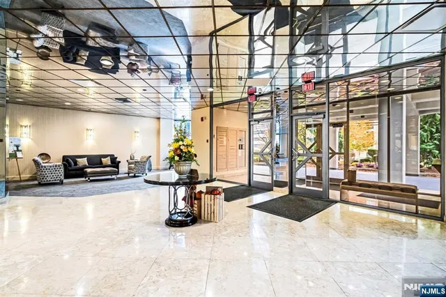 $799,900 | 245 Prospect Avenue, Unit PHB, Hackensack, NJ 07601