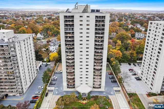 $799,900 | 245 Prospect Avenue, Unit PHB, Hackensack, NJ 07601